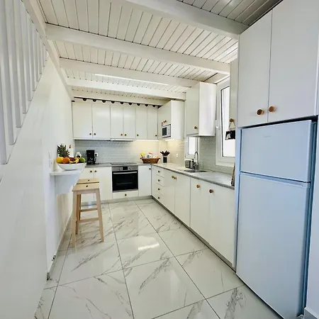 Βίλα Lilu 1 With Private Pool And Seaview Τιγκάκι