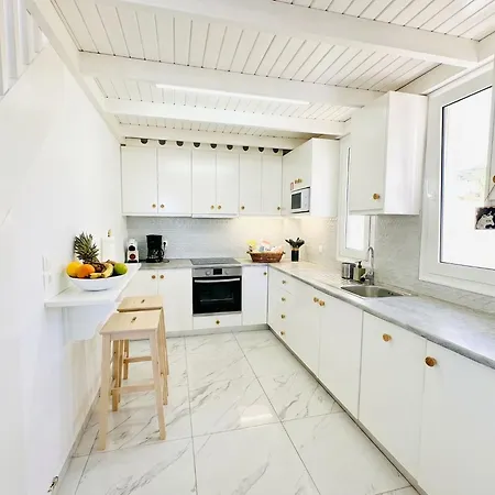 Lilu 1 With Private Pool And Seaview